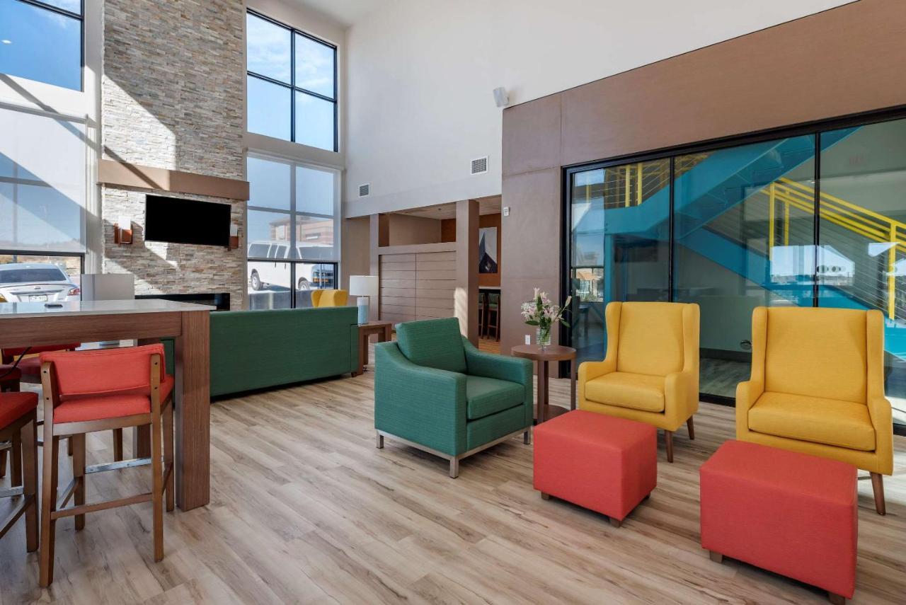 Comfort Suites Colorado Springs East - Medical Center Area Esterno foto